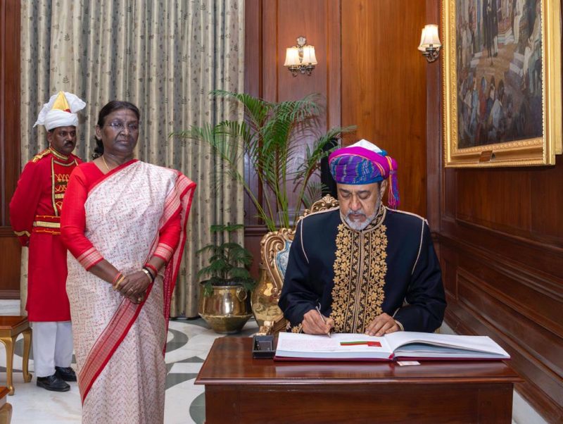 Her Excellency the President of the Republic of India holds a dinner in honor of His Majesty the Sultan