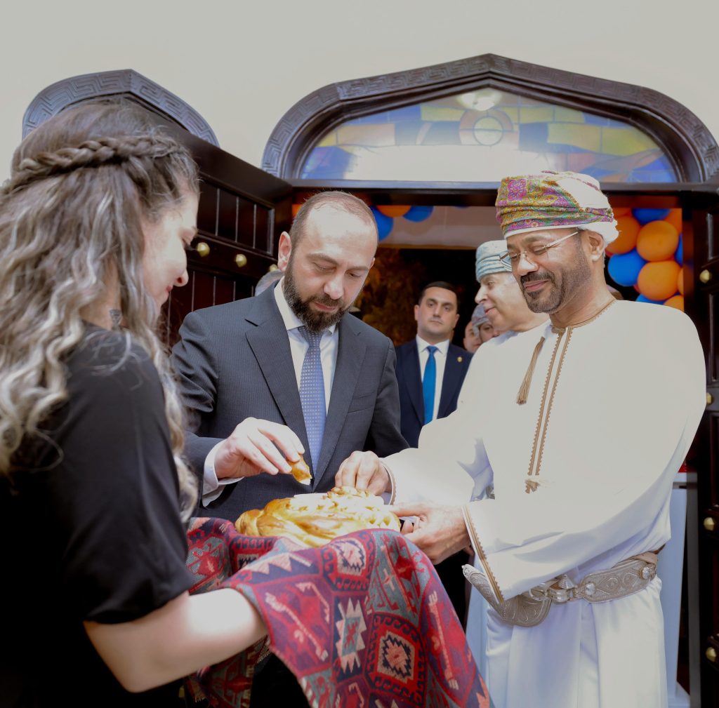 معالي السيد وزير الخارجية يشارك في مراسم افتتاح مقر سفارة أرمينيا في مسقط