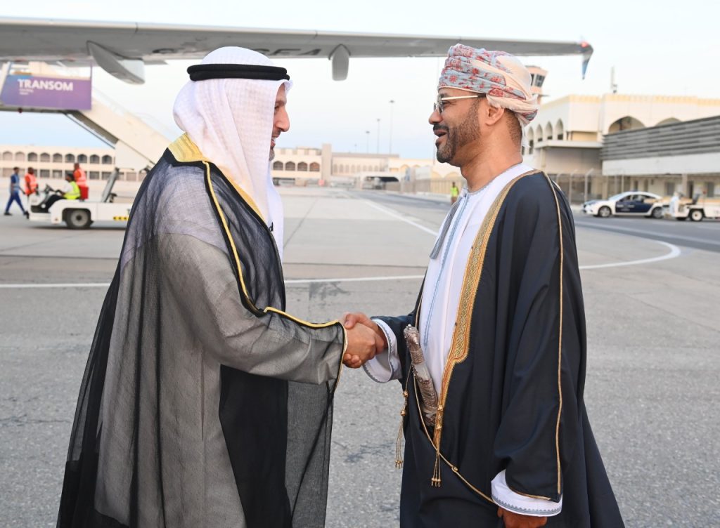 Kuwait-Foreign-Minister-arrives-in-Muscat