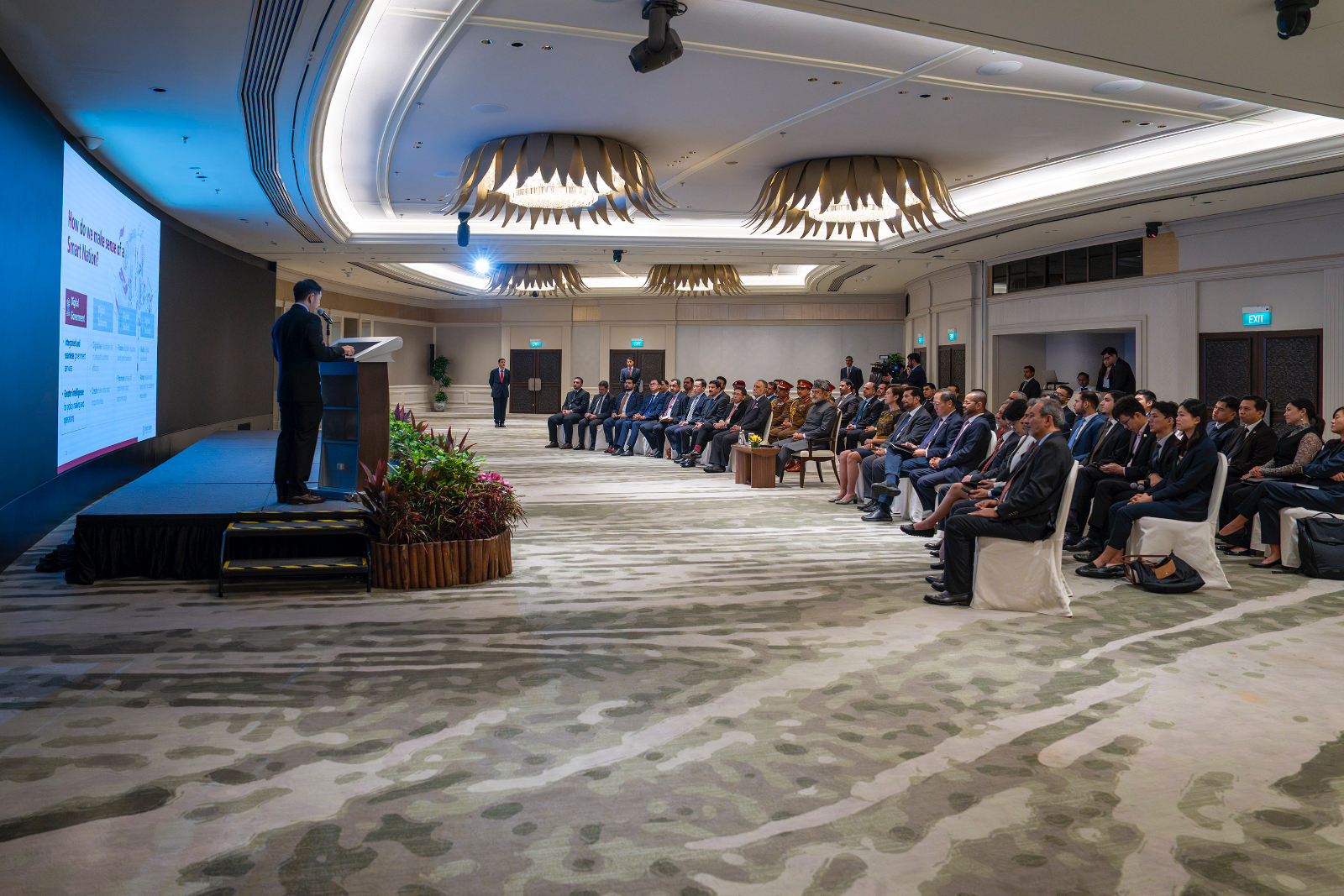 His Majesty the Sultan reviews Singaporean efforts to benefit from technology and anticipating the future