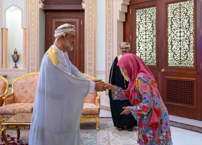 His Majesty receives Princess Hajah Masna of Brunei 