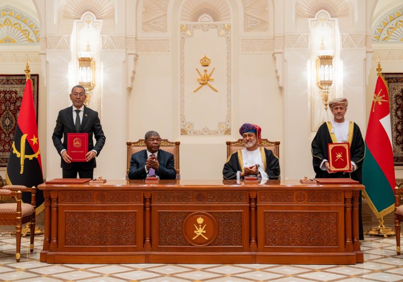 His Majesty and Angolan President preside at agreements signing