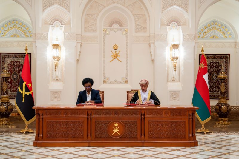 His Majesty and Angolan President preside at agreements signing