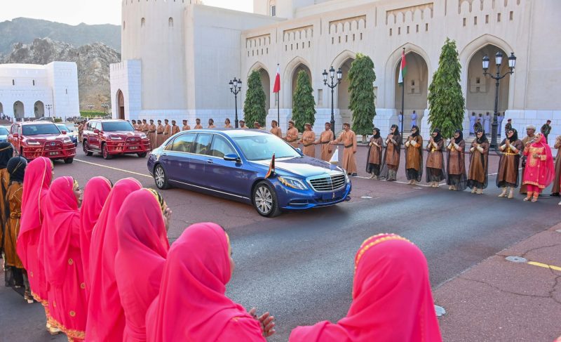 King of Bahrain arrives as honoured guest in Oman