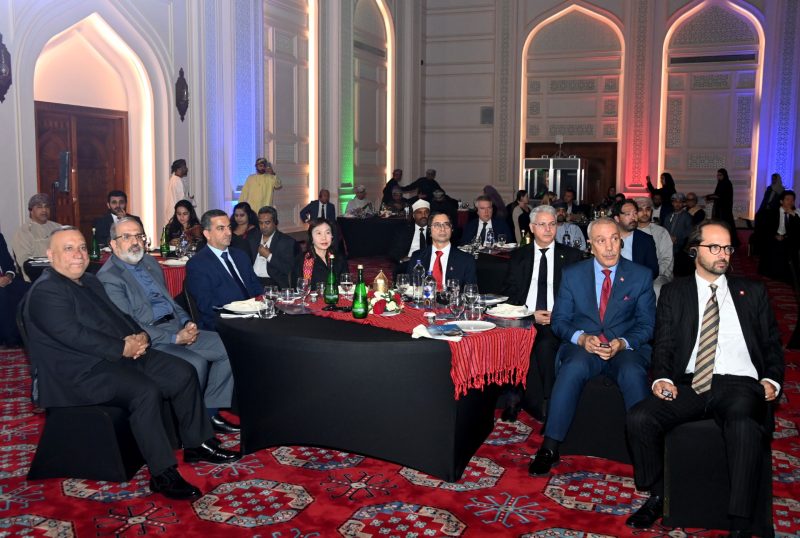 لقاء دبلوماسي يستعرض الحوافز والفرص الاستثمارية في سلطنة عُمان