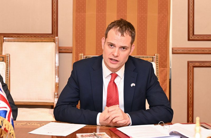 سلطنة عُمان وبريطانيا تستعرضان جوانب العلاقات الثنائية وآفاق التعاون المشترك