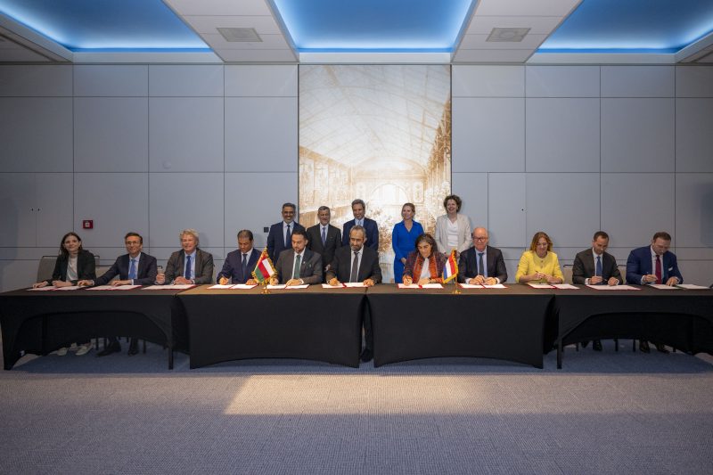 سلطنة عُمان ومملكة هولندا توقّعان اتفاقيات في عدة مجالات