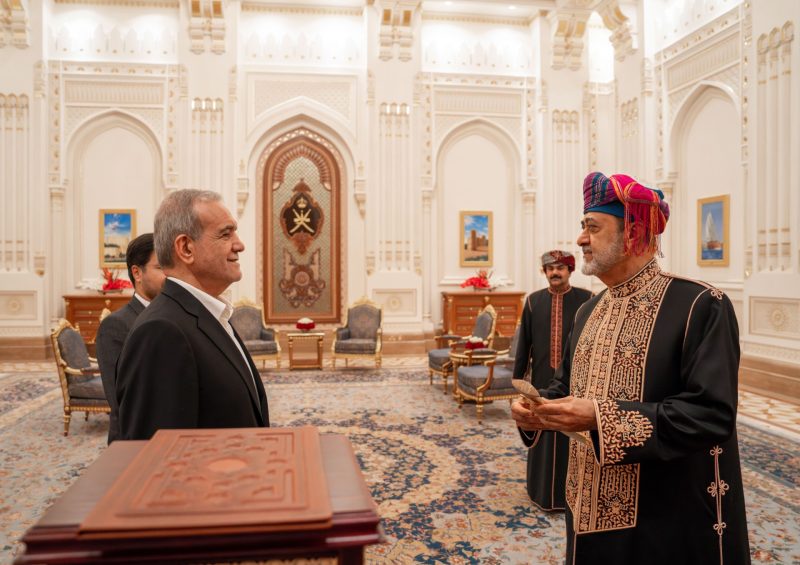 جلالة السُّلطان المعظم يُقيم مأدبة عشاء رسميّة بضيافة قصر العلم العامر تكريمًا للرئيس الإيراني 