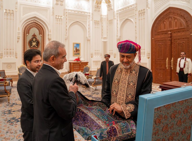 جلالة السُّلطان المعظم يُقيم مأدبة عشاء رسميّة بضيافة قصر العلم العامر تكريمًا للرئيس الإيراني 