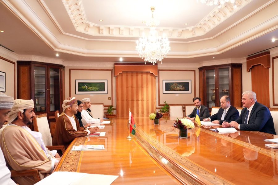 وزير الخارجية يستقبل نظيره الأوكراني