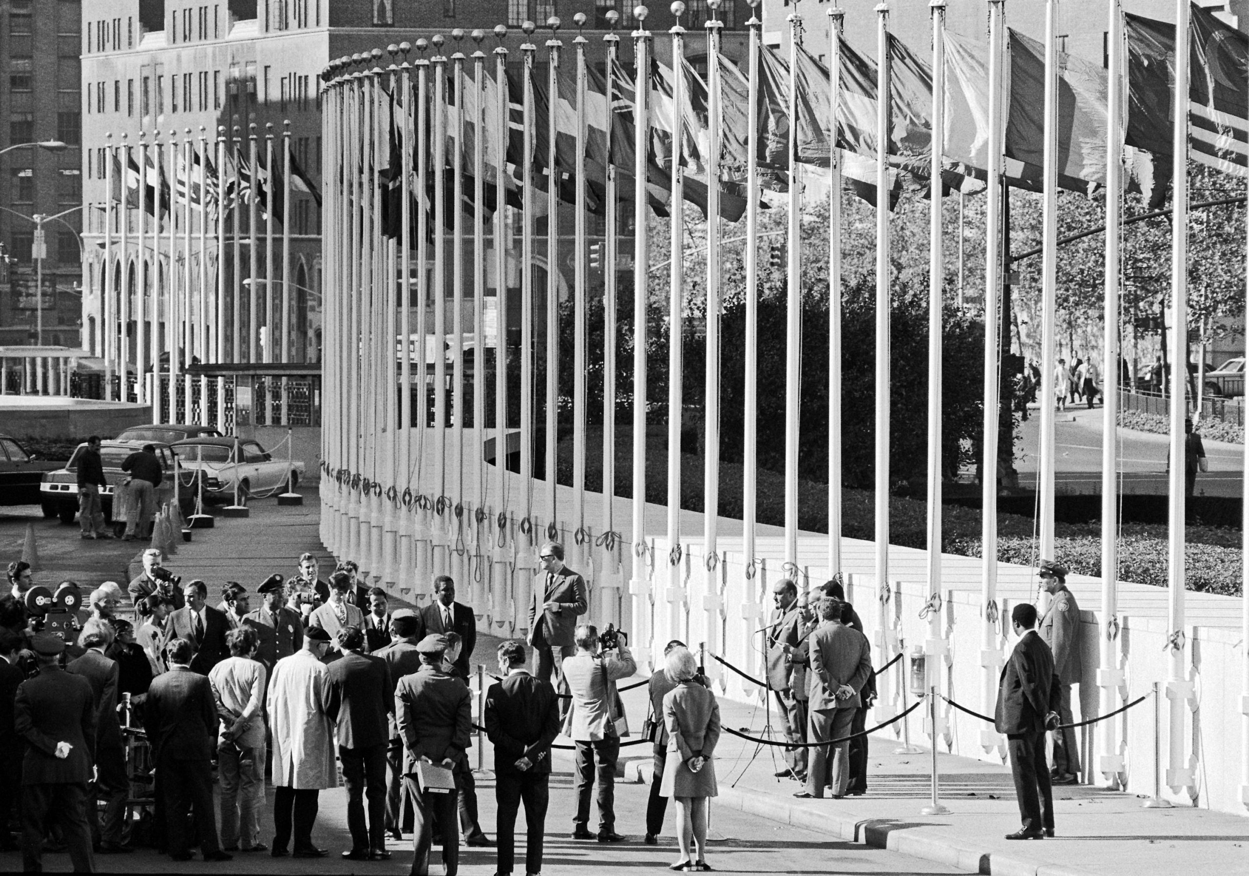 Omani_Flag_Raised_at_UN_1971