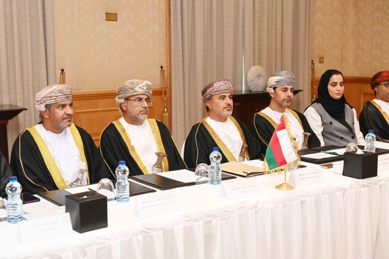 Oman and Algeria explore cooperation in transport and logistics.