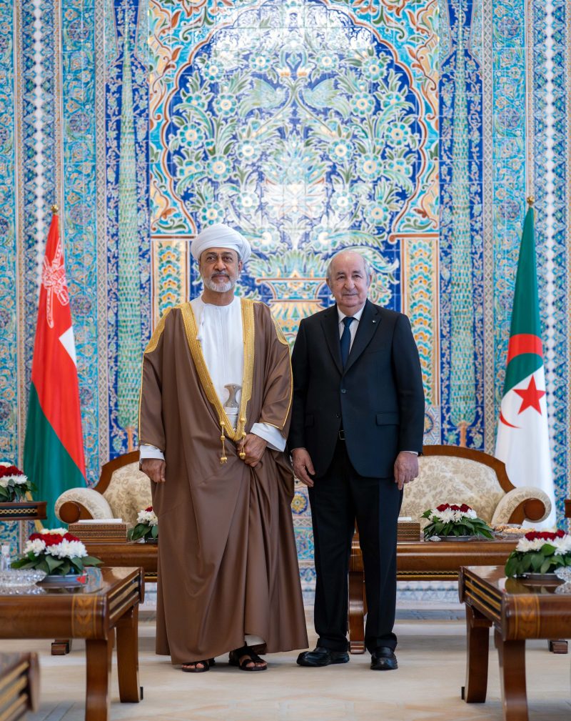 جلالةُ السُّلطان المعظّم يصلُ إلى الجزائر
