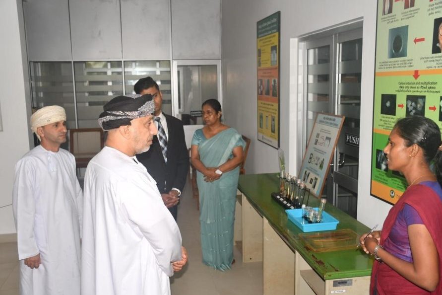 Amb_visits_Coconut_Research_Institute