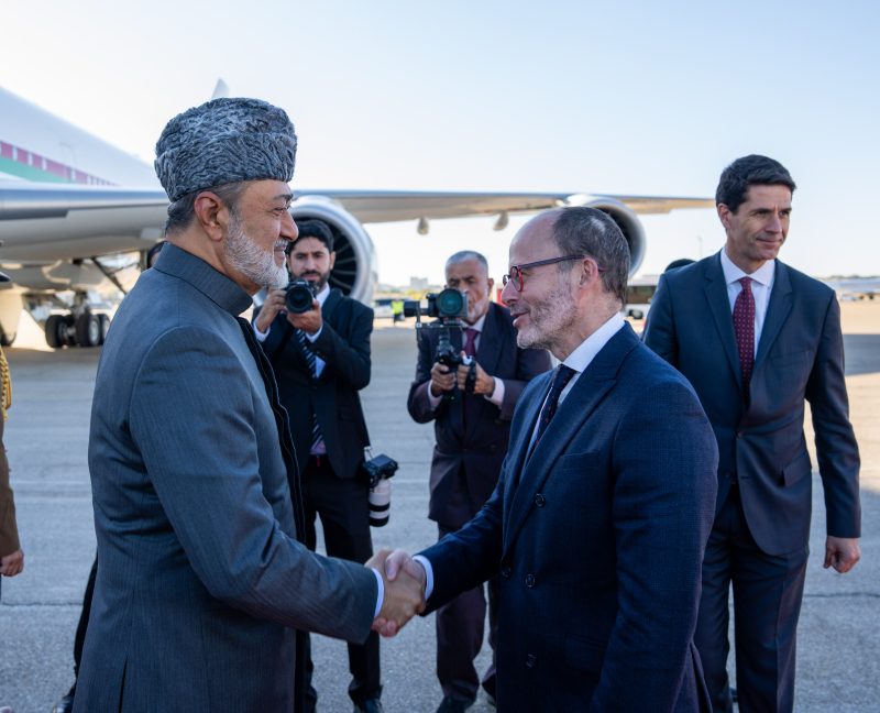 جلالةُ السُّلطان المُعظم يصل إسبانيا