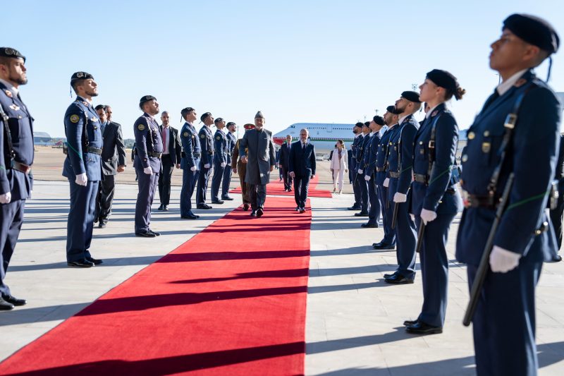 جلالةُ السُّلطان المُعظم يصل إسبانيا