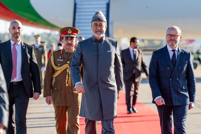 جلالةُ السُّلطان المُعظم يصل إسبانيا