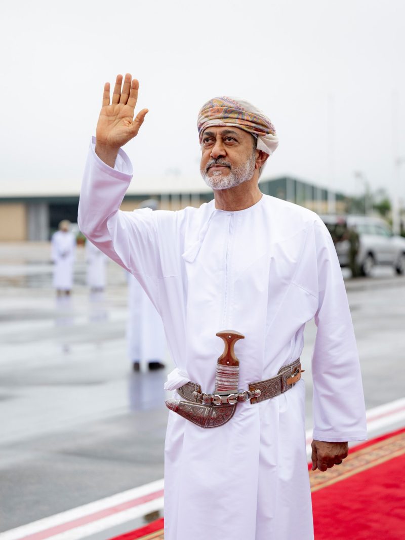 His Majesty leads farewell party for King of Bahrain