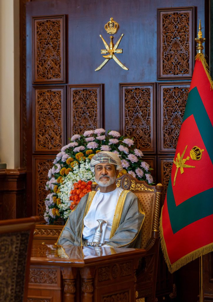 جلالةُ السُّلطان المُعظّم والرئيس البوتسواني يشهدان توقيع عدد من الاتفاقيات