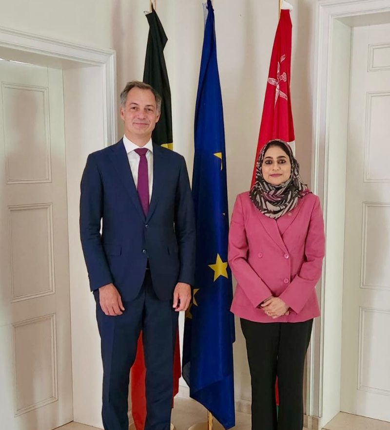 بلجيكا: سفيرة سلطنة عمان تستقبل رئيس الوزراء السابق