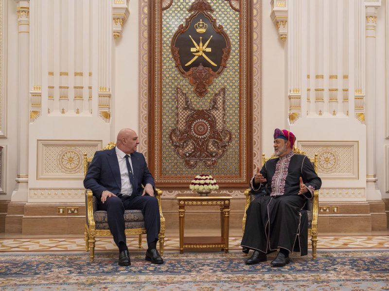 جلالةُ السُّلطان يُقيم مأدبة عشاء رسميّةً تكريمًا لفخامة الرئيس اللُّبناني