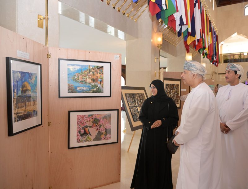 Administrative Undersecretary attends art exhibition by Ministry staff