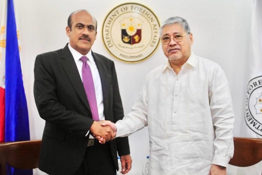 Philippine Foreign Minister receives Omani Ambassador