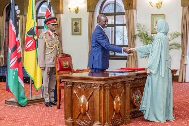 Her Excellency Ambassador Nasra bint Salem Al Hashemite presented her credentials to His Excellency Dr. William Ruto, President of the Republic of Kenya, as Ambassador of the Sultanate of Oman to the Republic of Kenya.