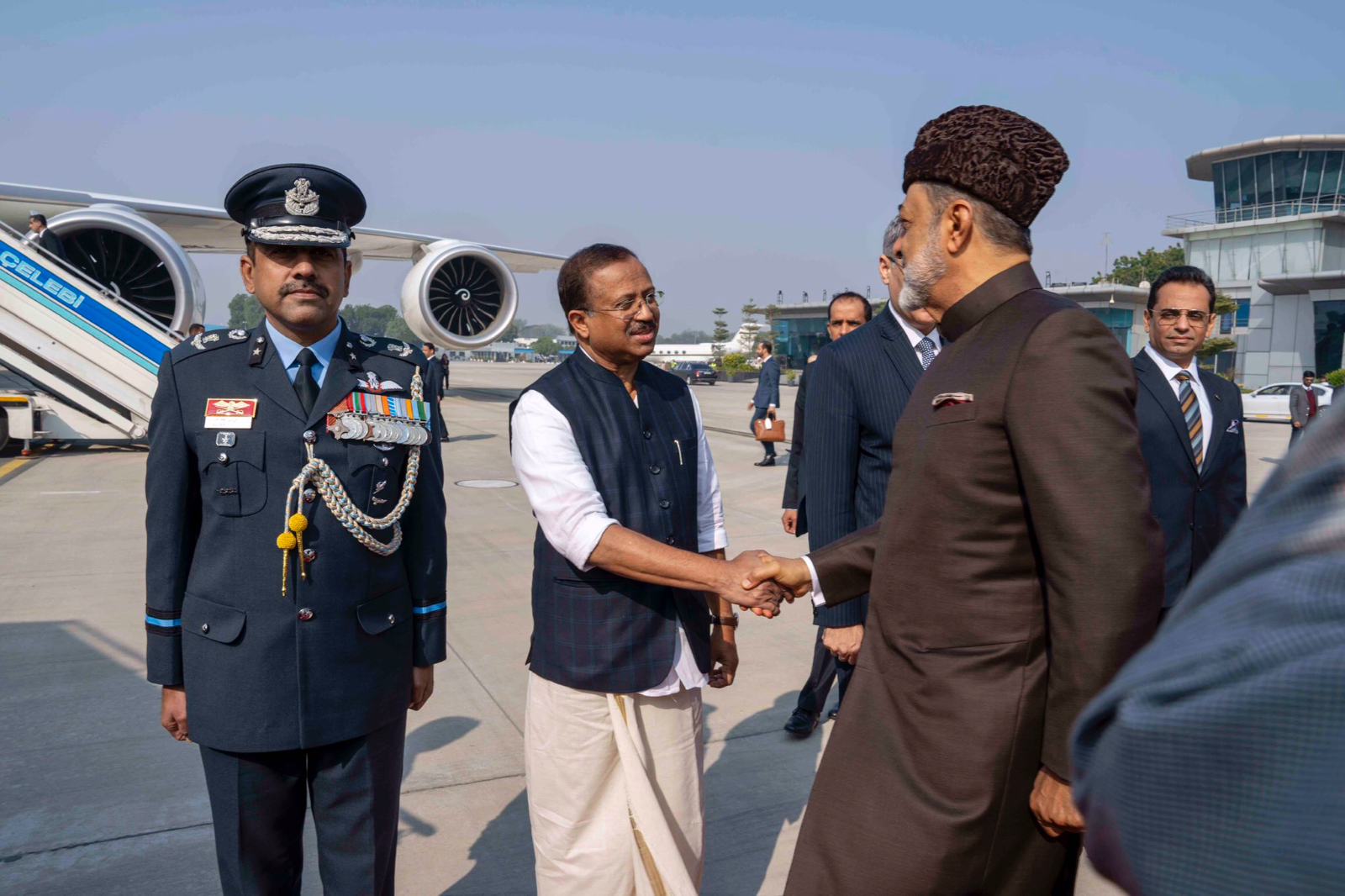 His Majesty the Sultan leaves the Republic of India