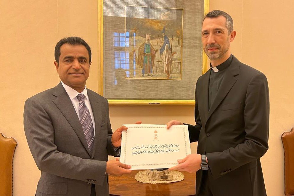 Vatican: His Excellency the Ambassador hands over a copy of his credentials