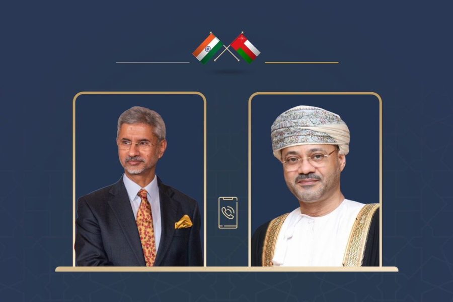 The Foreign Minister makes a phone call with the Indian Minister of External Affairs.