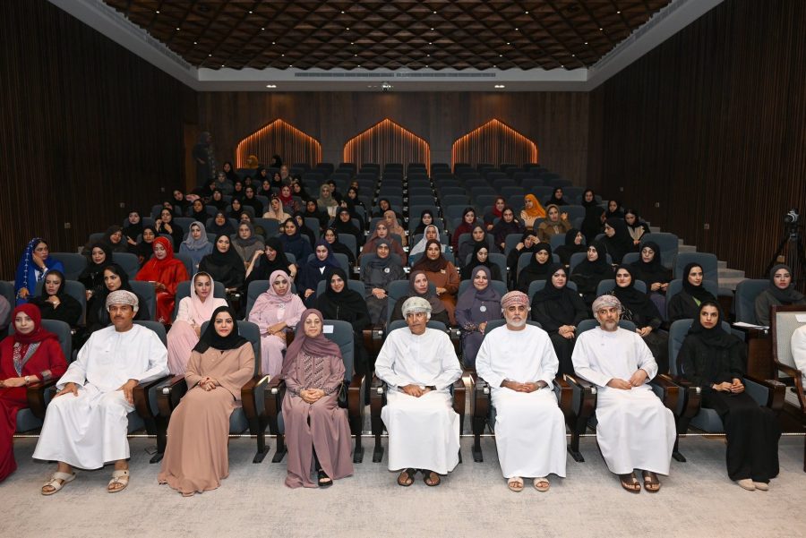 وزارة الخارجية تحتفل بيوم المرأة العمانية