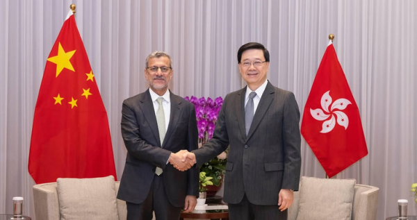 سلطنة عُمان وهونغ كونغ تبحثان التعاون الاستثماري المشترك