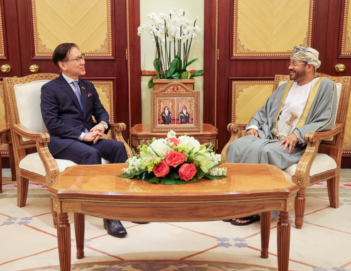 His Excellency the Minister of Foreign Affairs receives a copy of the credentials of His Excellency the Ambassador of the Republic of Korea appointed to the Sultanate of Oman