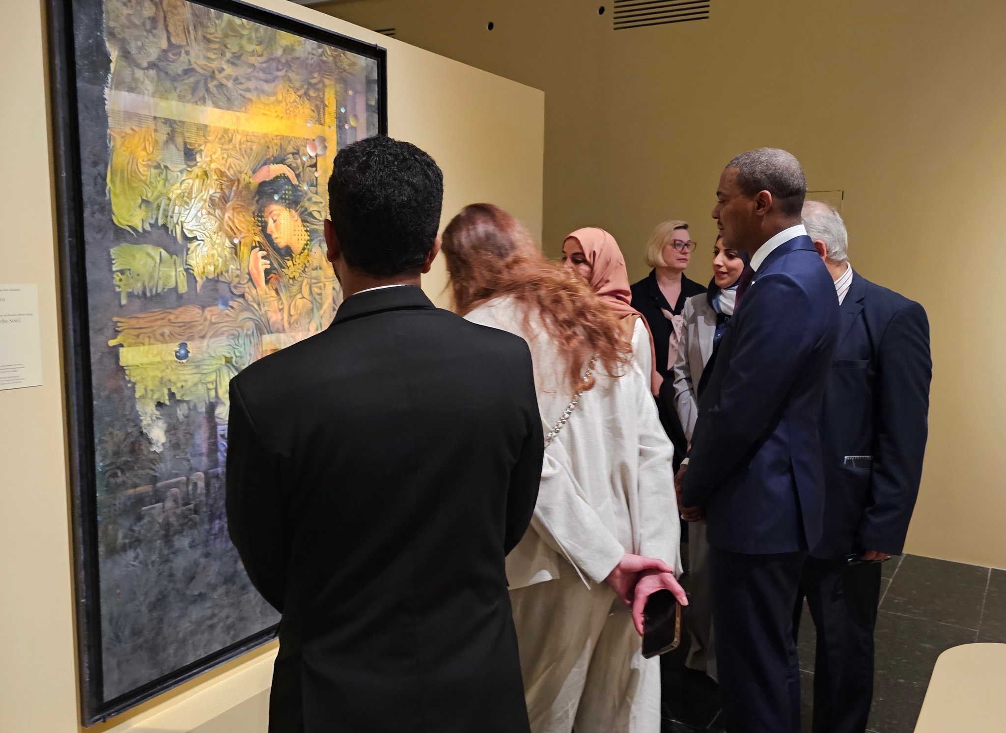 موسكو: افتتاح معرض «رواد الفَن التشكيلي العُماني» في روسيا