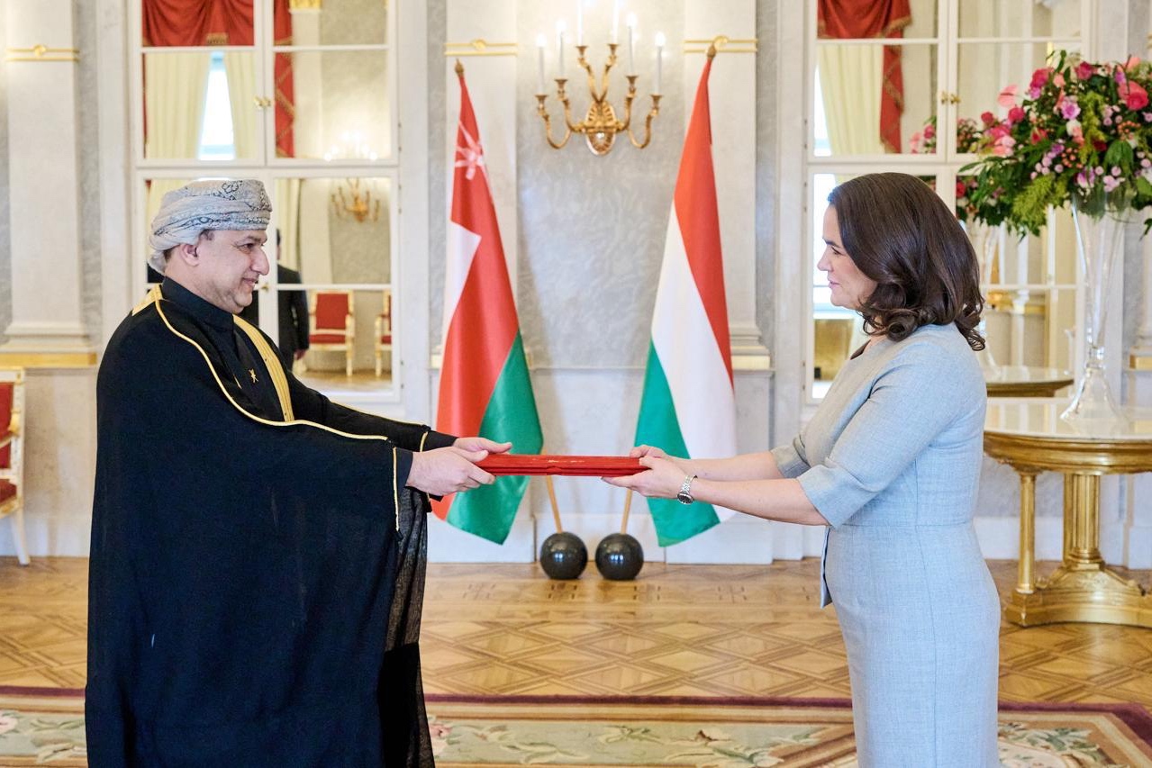 Her Excellency Katelyn Novak, President of Hungary, received Ambassador Mal Allah bin Mahmoud Al Balushi; So he sent his credentials as an extra-accredited ambassador and plenipotentiary to Hungary.