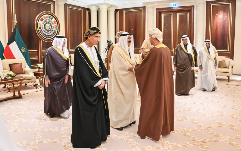 سمو السّيد فهد يصل الكويت لترؤس وفد سلطنة عُمان في مؤتمر القمة الخليجية الـ 45