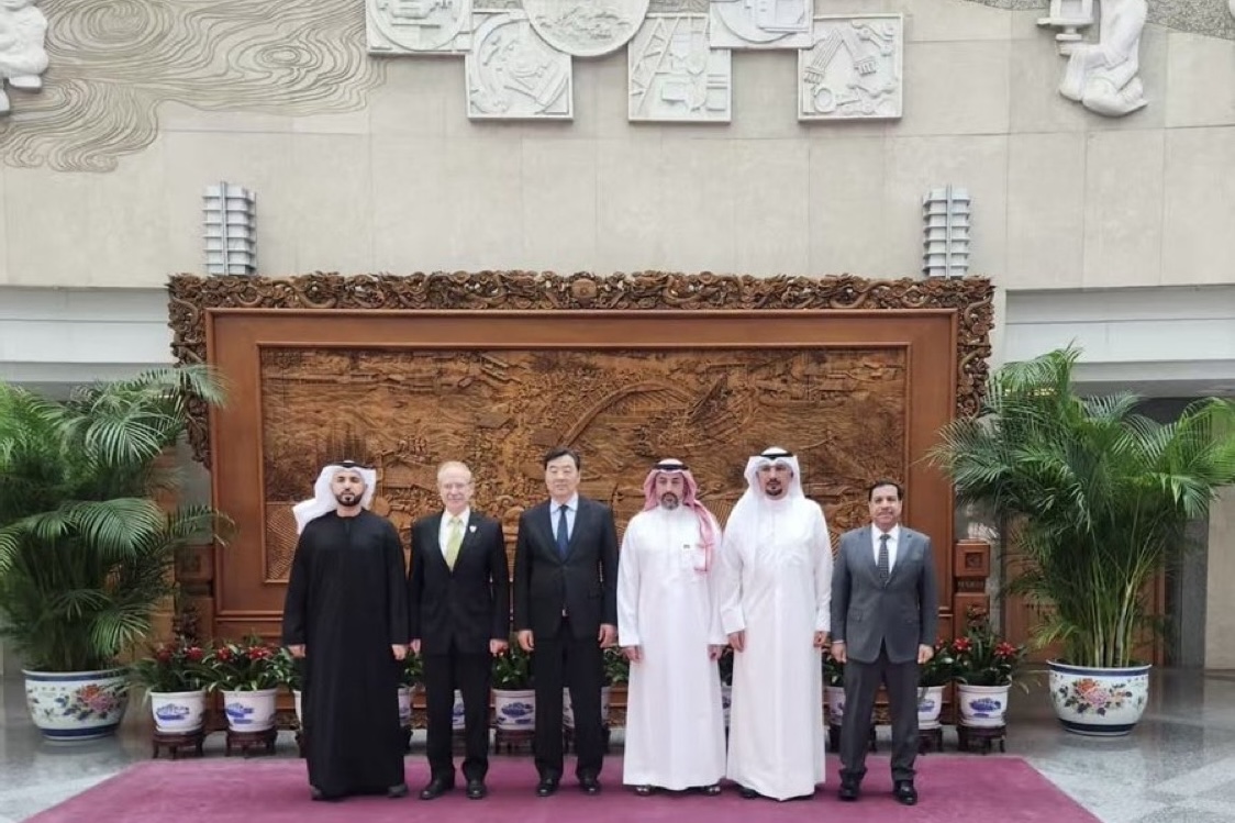 Beijing: The Embassy of the Sultanate of Oman participates in a meeting with the Chinese Special Envoy to the Middle East.