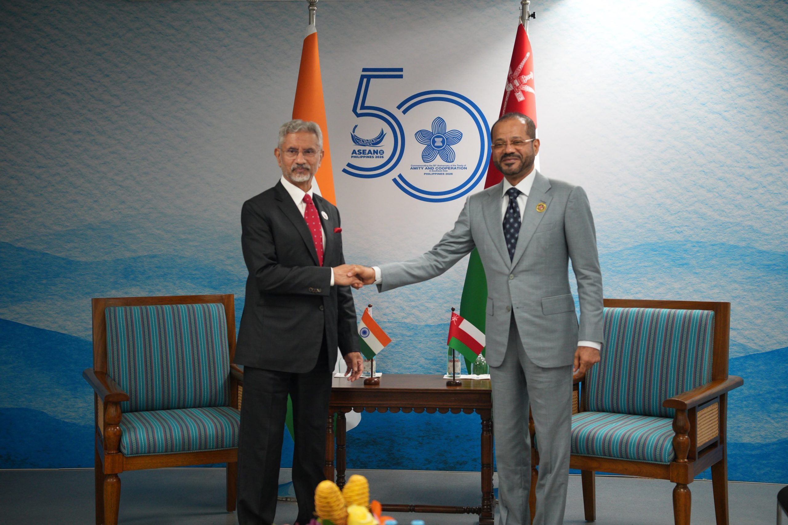 Minister meets Indian counterpart in Manila