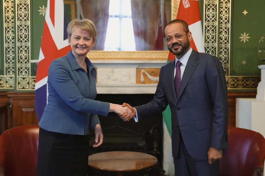 Minister meets British Foreign Secretary in London