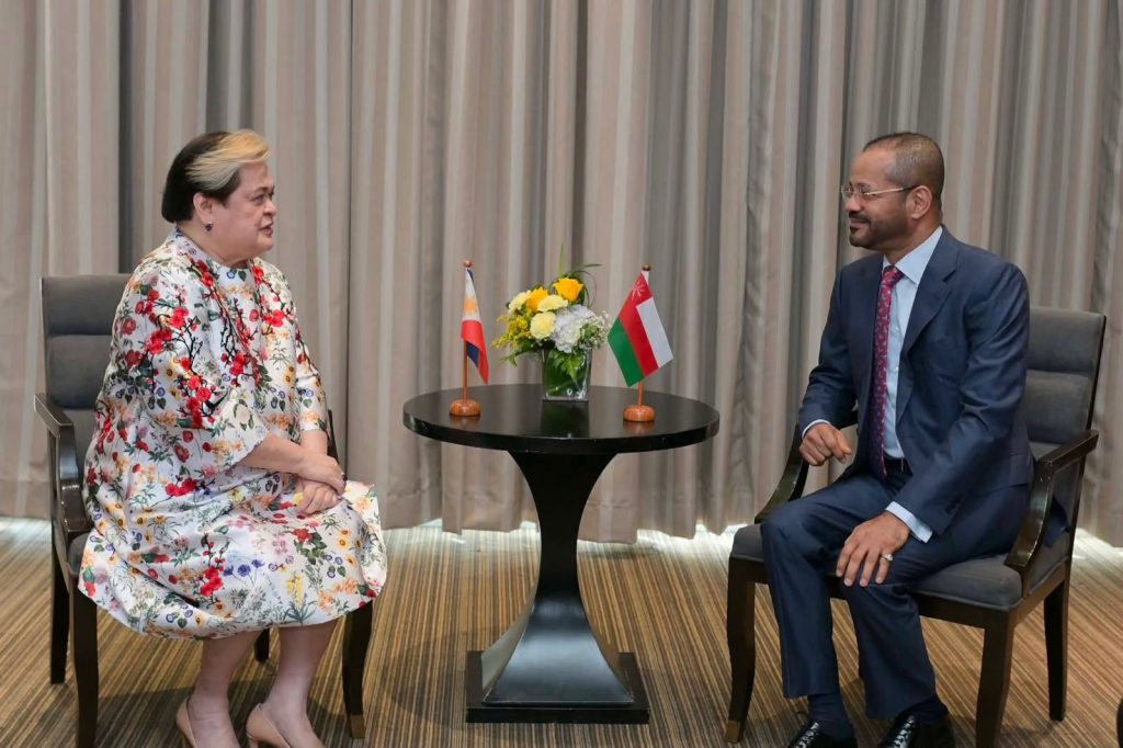معالي السيد وزير الخارجية يبحث مع نظيرته الفلبينية تعزيز الشراكة والتعاون الثنائي