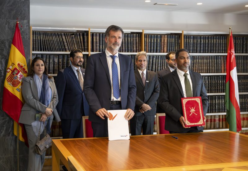 سلطنةُ عُمان وإسبانيا توقّعان 4 مذكّرات تفاهم في مختلف المجالات