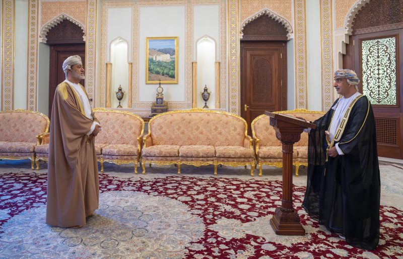 أمام المقام السّامي.. عددٌ من أصحاب السُّمو والمعالي يؤدون قسم اليمين