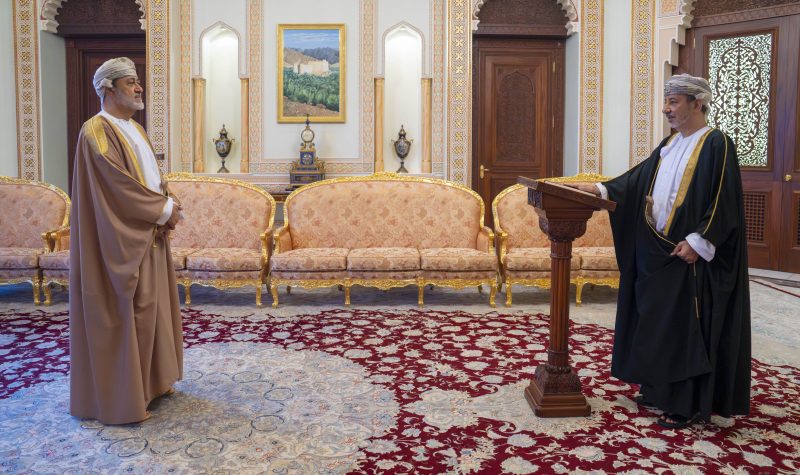 أمام المقام السّامي.. عددٌ من أصحاب السُّمو والمعالي يؤدون قسم اليمين