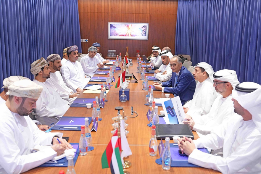 Oman and UAE discuss cooperation in economic, free zones and industrial cities