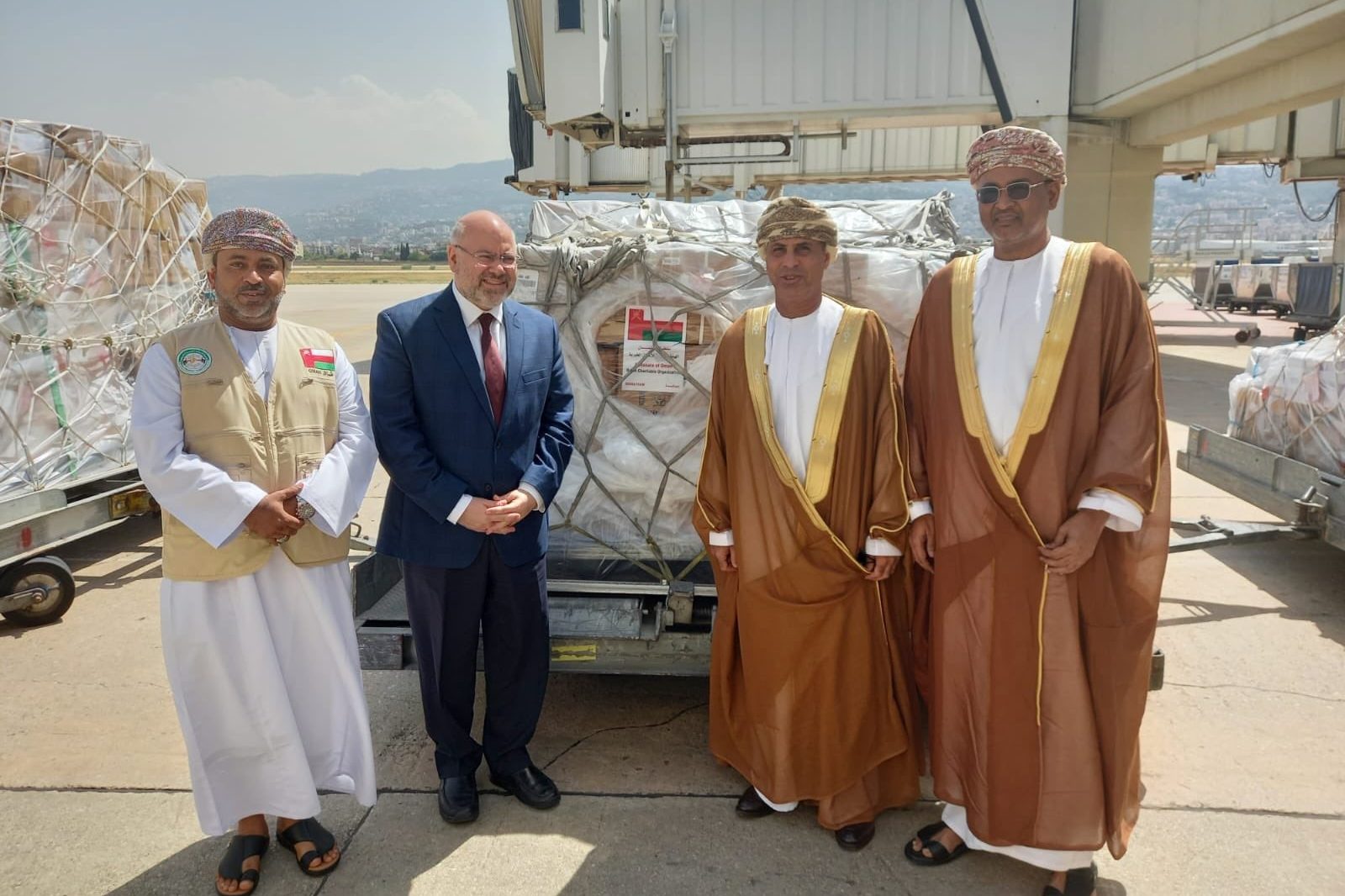 Oman's-medical-aid-arrives-in-Beirut