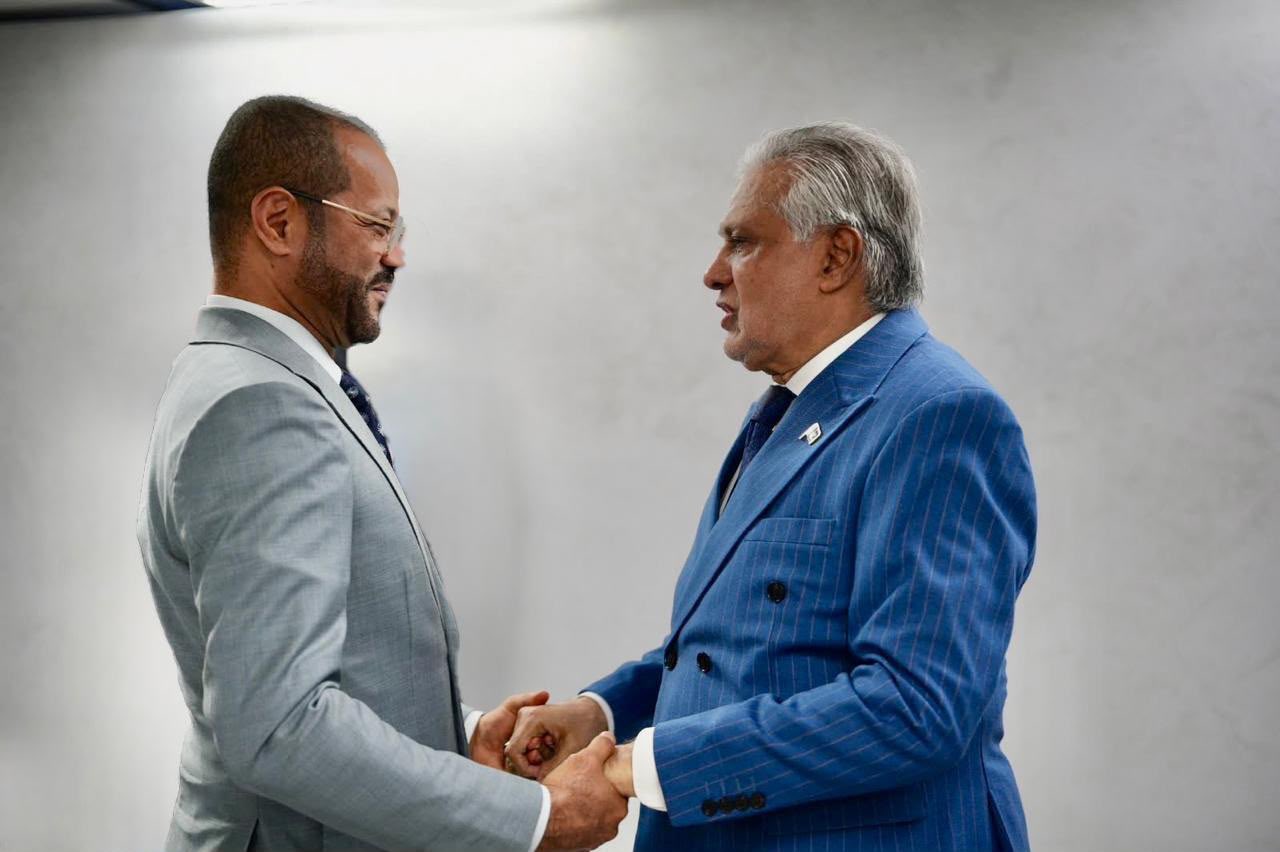 Minister meets Pakistani Deputy PM