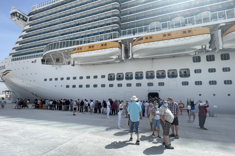 الموانئ العُمانية... قيمة مضافة للاقتصاد الوطني