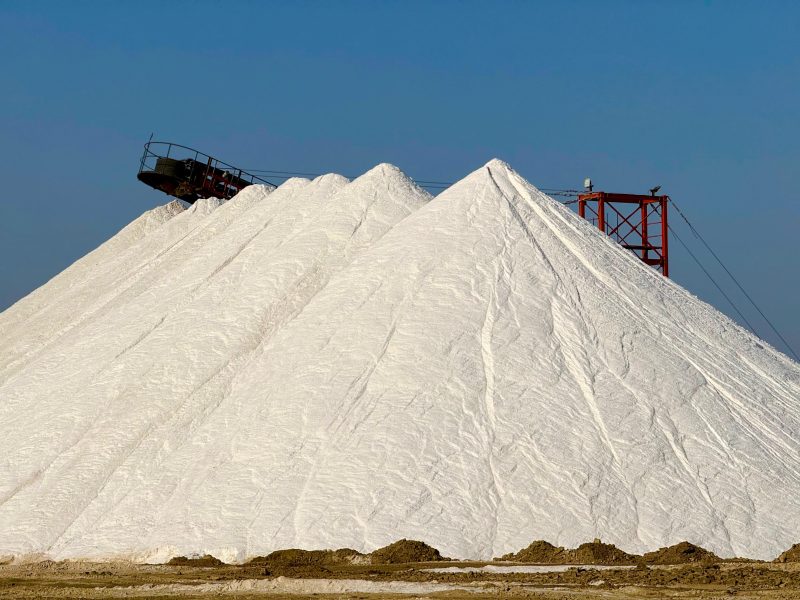 Oman signs OMR 13.4 Million deal to launch industrial salt production