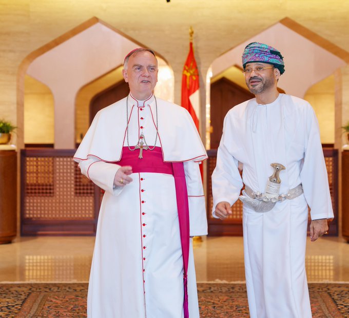 Oman's Foreign Minister receives Vatican Ambassador accredited to Oman